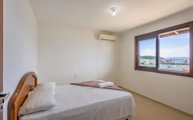 3BR Beachfront House w/ BBQ Apc2200