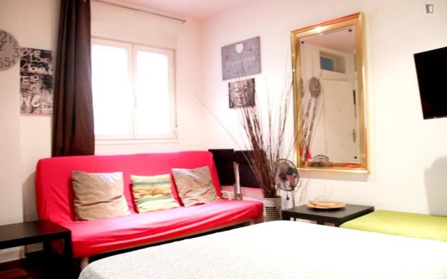 Studio in Madrid, With Wifi - 72 km From the Slopes