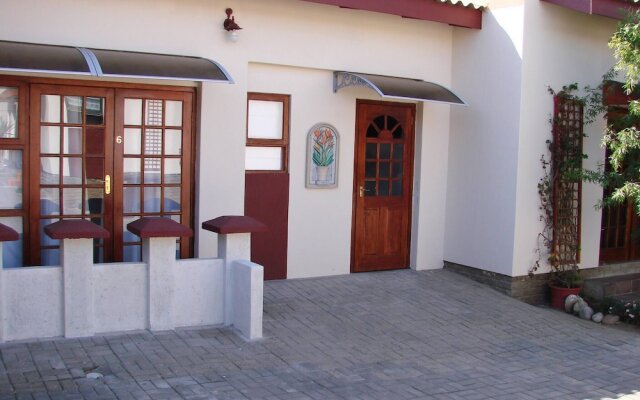 Room for 6 - Amarachi Guesthouse in Swakopmund Namibia Near Beach and Malls!