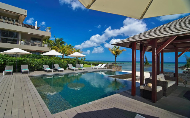 Bon Azur Beachfront Suites & Penthouses with LOV