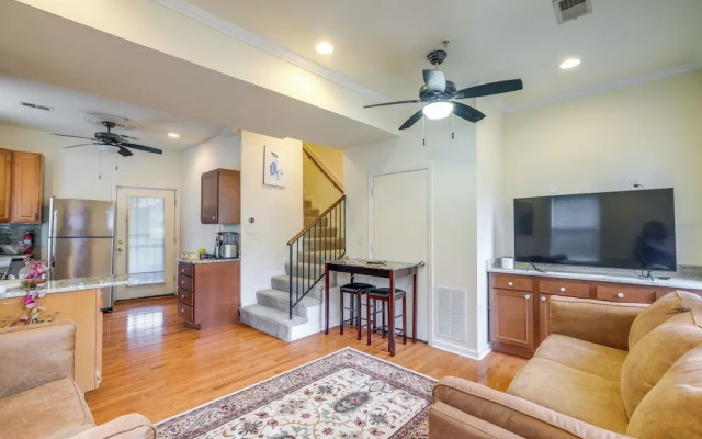 5 Mi to US Capitol: Washington DC Townhome
