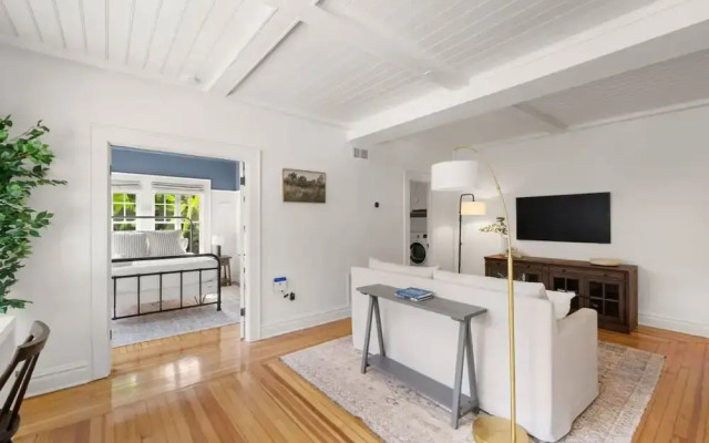 The Adaline 7 Luxury Hyde Park Apt