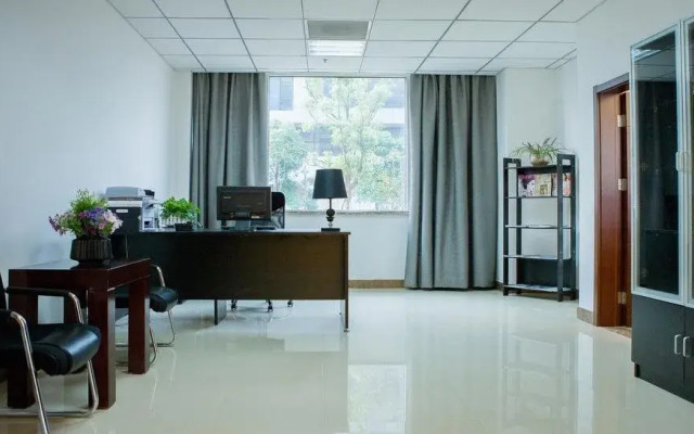 Round Hotel