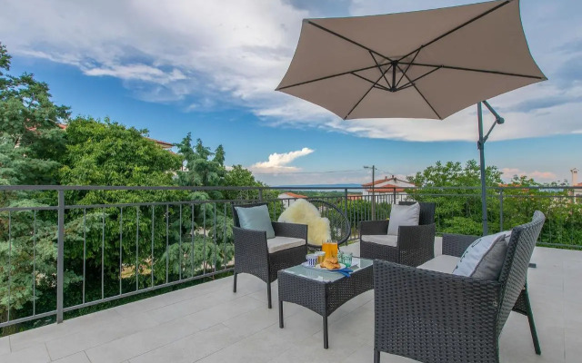 Premium 100m2 sea view apartment