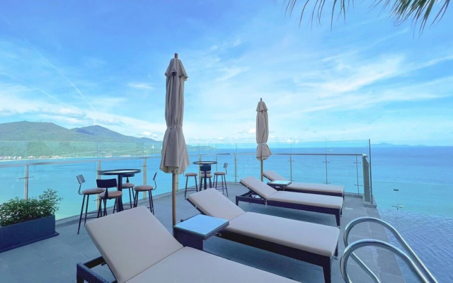 Peninsula Hotel Danang