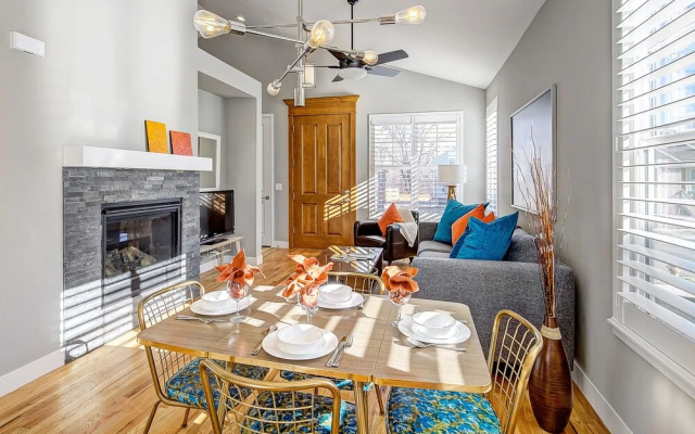 Beautiful New Denver Home! Sleeps 12!