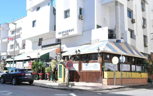 Hotel East West