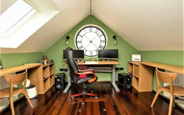 Belmont Penthouse Apartment