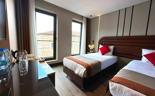 The Lion & Key Hotel