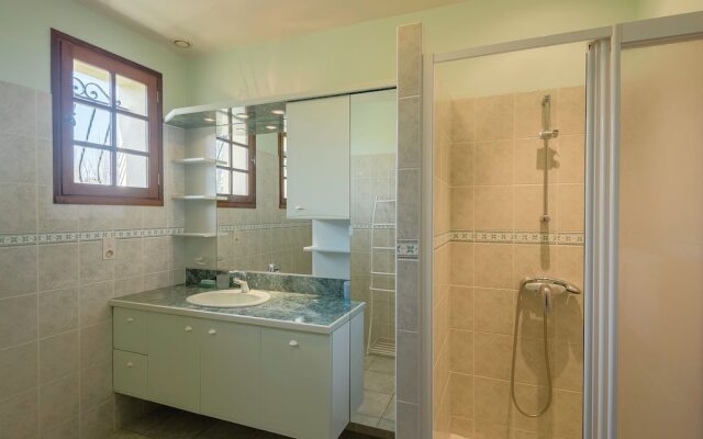 Refined Holiday Home in Villefranche-du-perigord With Garden