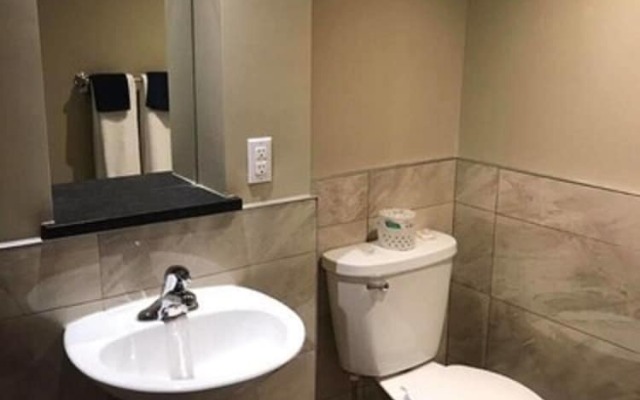 Super 8 by Wyndham Montreal