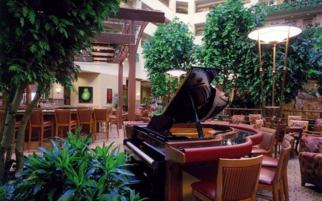 Embassy Suites by Hilton Hot Springs Hotel & Spa