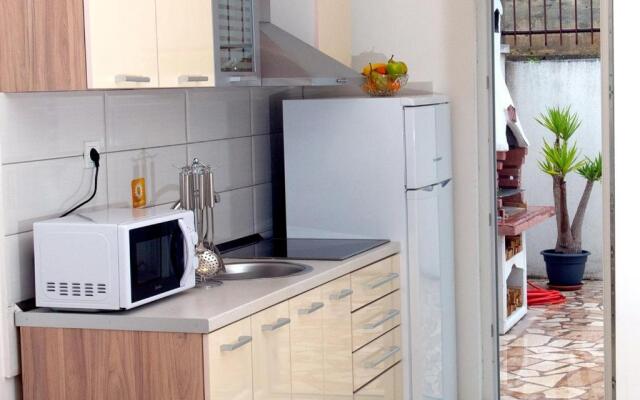 Apts&rooms Robi-50m from beach