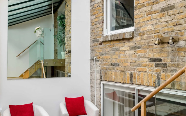 Duplex Apartment With Patio in Marylebone