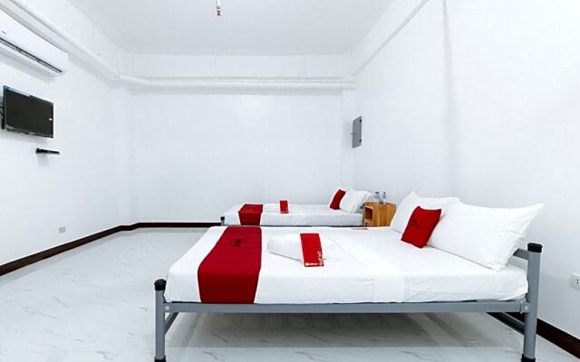 RedDoorz @ Don Martie Beach House Naic Cavite