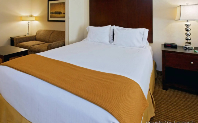 Holiday Inn Express Hotel & Suites Cleburne by IHG