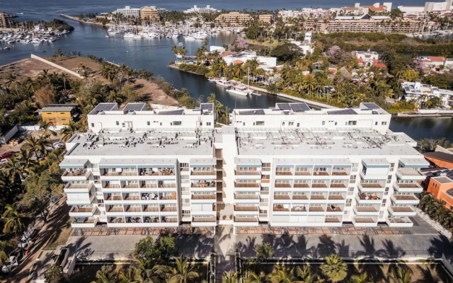 Altamar Canal View Condos