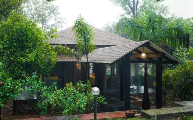 SaffronStays The Glasshouse - beautiful glass villa for couples