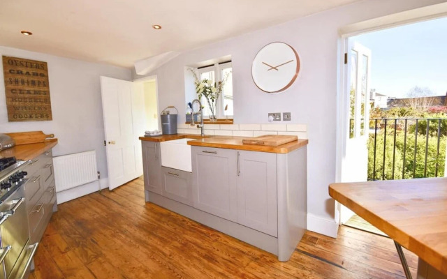 Vernon House Sleeps 8 in Old Cowes