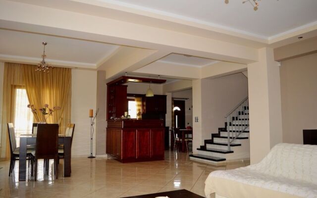 Armi Villa