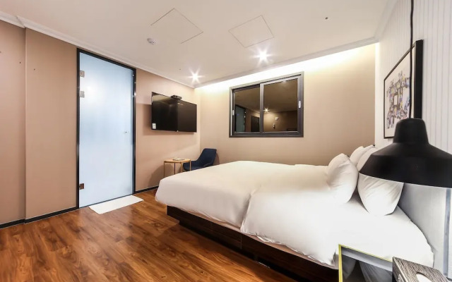 Browndot Hotel - Gold