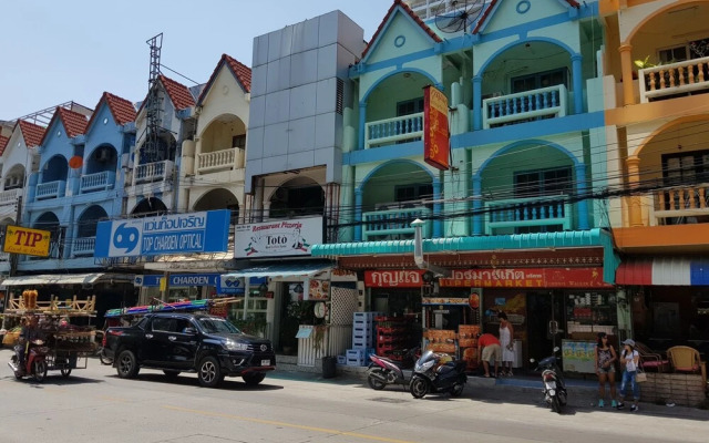 Ons Moeder Restaurant & Guesthouse - 5 (50 meters to the beach)