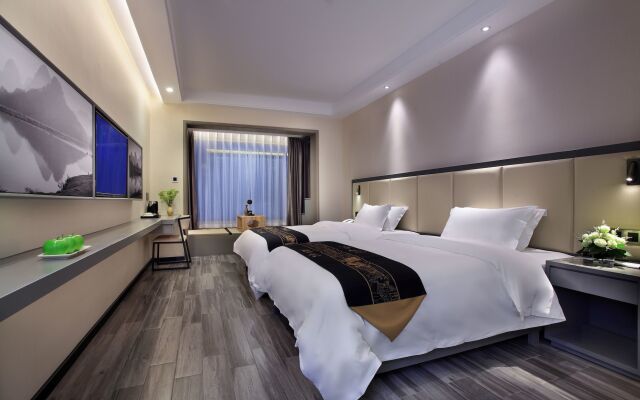 Wing Hotel Guilin - Central Square