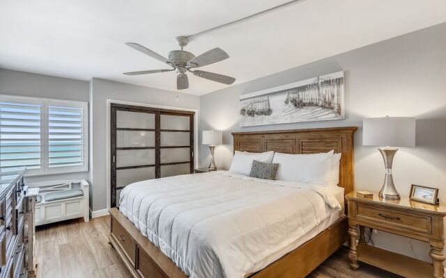 Holiday Surf & Racquet 402 2 Bedroom Condo by RedAwning