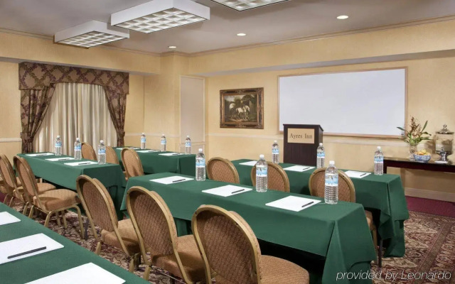 Ayres Hotel Corona – Riverside