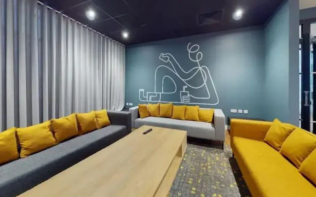 Student Only, Private Ensuite in Compact Apartment