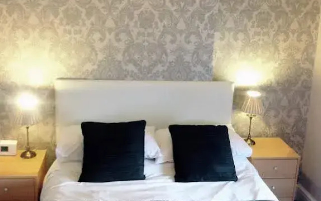 The Clovelly - Guest Accomodation