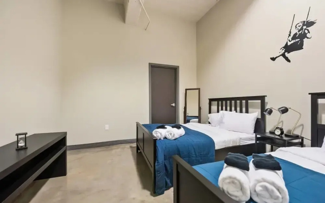Beautiful 3bd Unit in Perfect Downtown Location