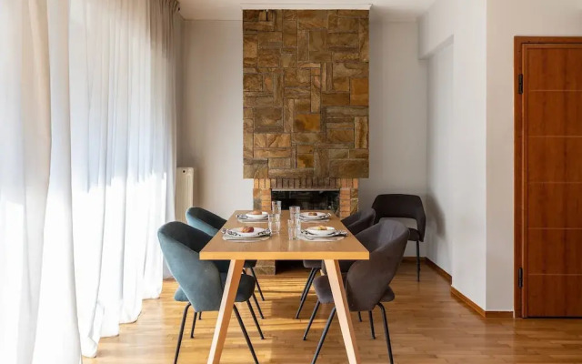 Spacious 3-bedroom Getaway With Balcony in Glyfada