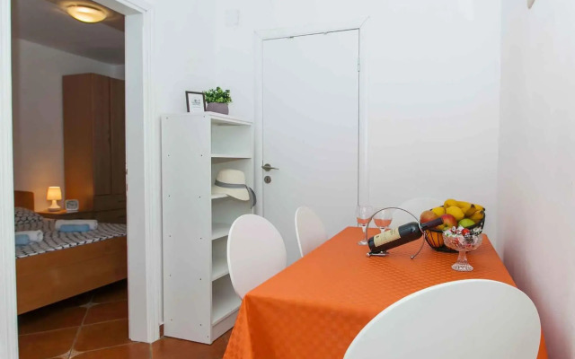 Maki Apartments
