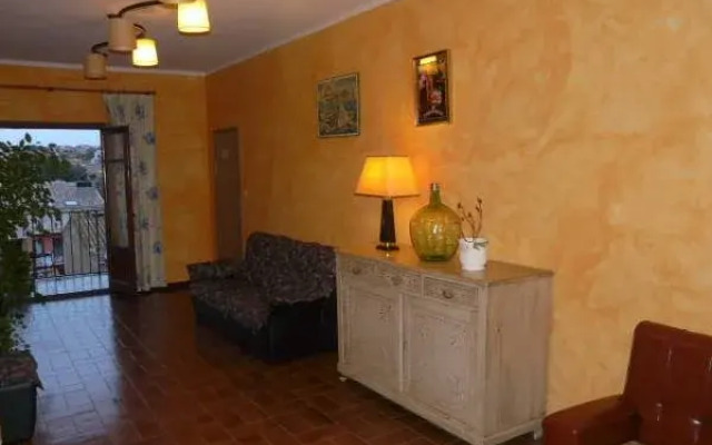 Hostal Adarnius