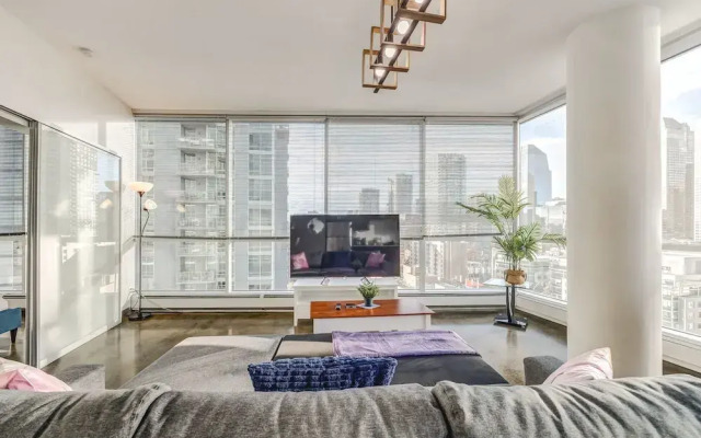 Luxury 2BR Condo - Downtown City Views