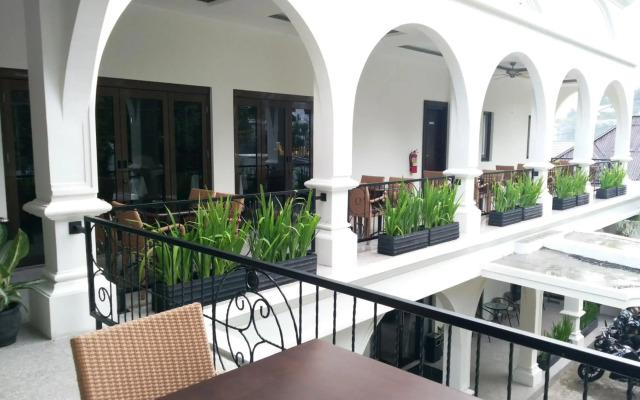Casa de Wanea Hotel & Resto