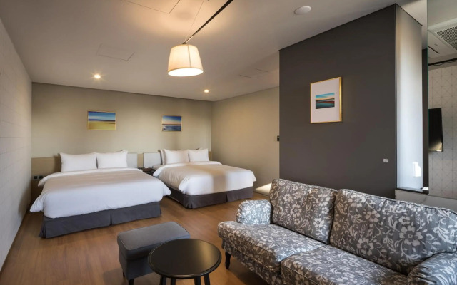 Bay Hound Hotel