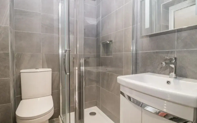 Flat 2, 38 Preston Road