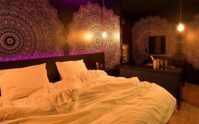 Tout Motel (Adults Only)