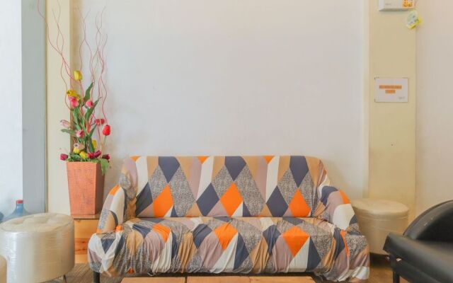 OYO 1317 Pinnus Residence Syariah