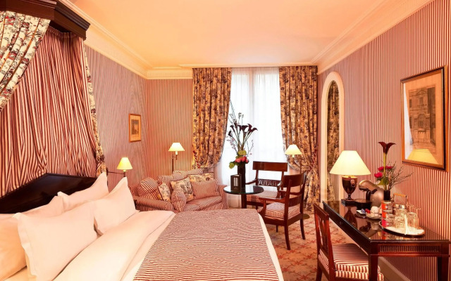 Le Dokhan’s Paris Arc de Triomphe, a Tribute Portfolio Hotel