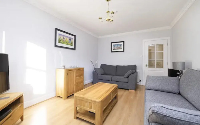 Modern Flat with Free Parking