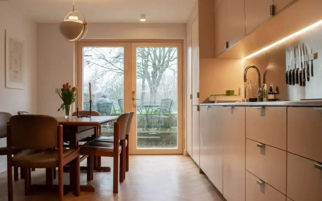 Stunning Canal Side 3 Bedroom House in East London