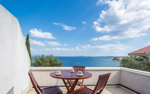 Sea Front - With Pool - H