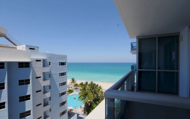 Pelican Stay Furnished Apartments in Monte Carlo Miami Beach