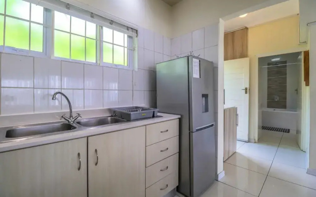 Eaton Square 2 by CTHA