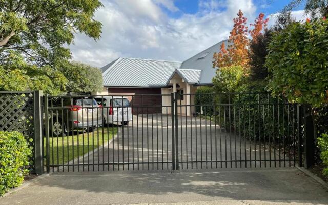 Summer Retreat - Blenheim Holiday Home