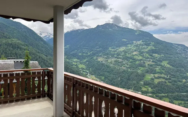 Apartment With Stunning Mountain View