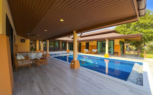 Luxury 5 Bedroom Villa nr to Beach - SRS